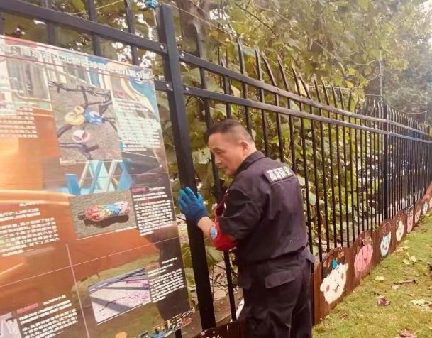 C:/Users/BA/Desktop/風(fēng)雨過后南京保安迅速行動(dòng)，恢復(fù)安“寧”面貌/8.jpg8