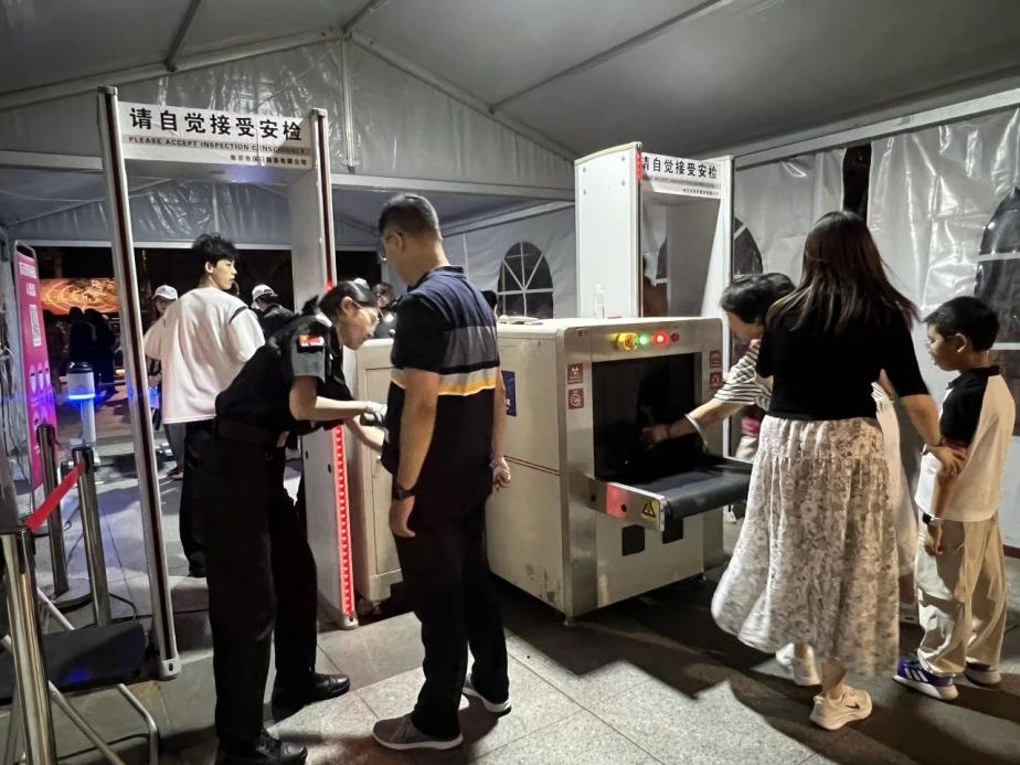 C:/Users/BA/Desktop/“安保鐵軍、硬核保障”2024系列報道四十三——月滿中秋，南京市保安服務(wù)有限公司圓滿護(hù)航“2024 南京森林音樂會”/4.jpg4