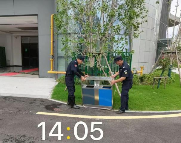 C:/Users/BA/Desktop/風(fēng)雨過后南京保安迅速行動(dòng)，恢復(fù)安“寧”面貌/4.jpg4