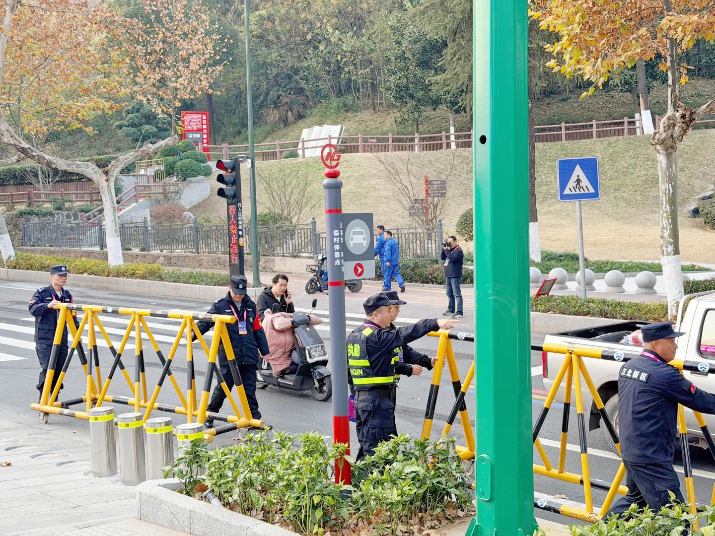 E:/25.12.10后 上傳網(wǎng)站留存/“保安衛(wèi)士”護(hù)航，熱血燃賽場！——南京市保安服務(wù)有限公司大廠分公司保障WCBA女籃聯(lián)賽激情開燃/照片/微信圖片_20251210163658_265_1.jpg微信圖片_20251210163658_265_1