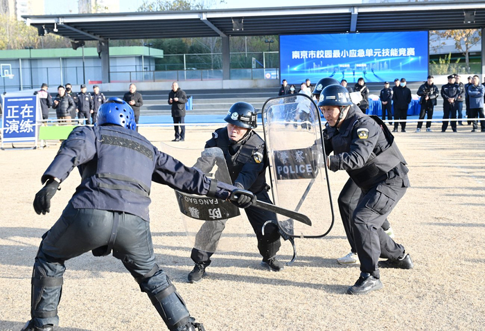 E:/25.12.10后 上傳網(wǎng)站留存/喜報！南京市保安服務有限公司建鄴分公司榮獲“校園最小應急單元技能競賽”一等獎/照片/w700d1q75cms.jpgw700d1q75cms