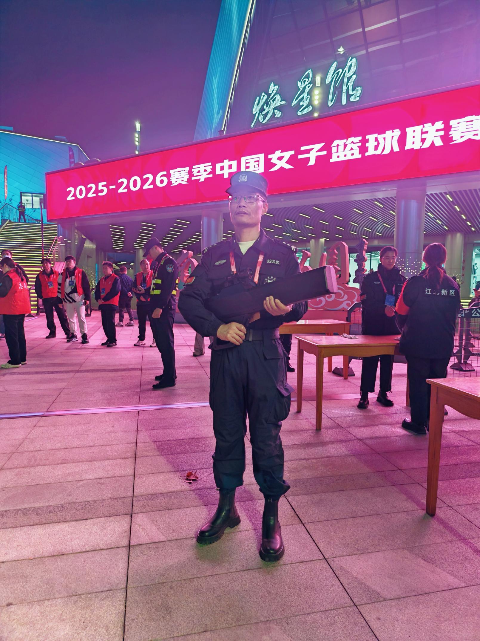 E:/25.12.10后 上傳網(wǎng)站留存/“保安衛(wèi)士”護(hù)航，熱血燃賽場！——南京市保安服務(wù)有限公司大廠分公司保障WCBA女籃聯(lián)賽激情開燃/照片/微信圖片_20251211080736_275_1.jpg微信圖片_20251211080736_275_1