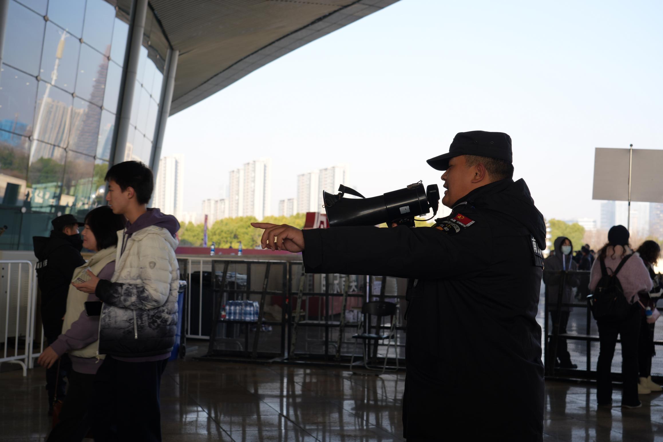 E:/25.12.10后 上傳網(wǎng)站留存/“安保鐵軍、硬核保障”2025系列報(bào)道四十一——乒超巔峰對(duì)決耀金陵 南京市保硬核護(hù)航筑平安/DSC06342.JPGDSC06342