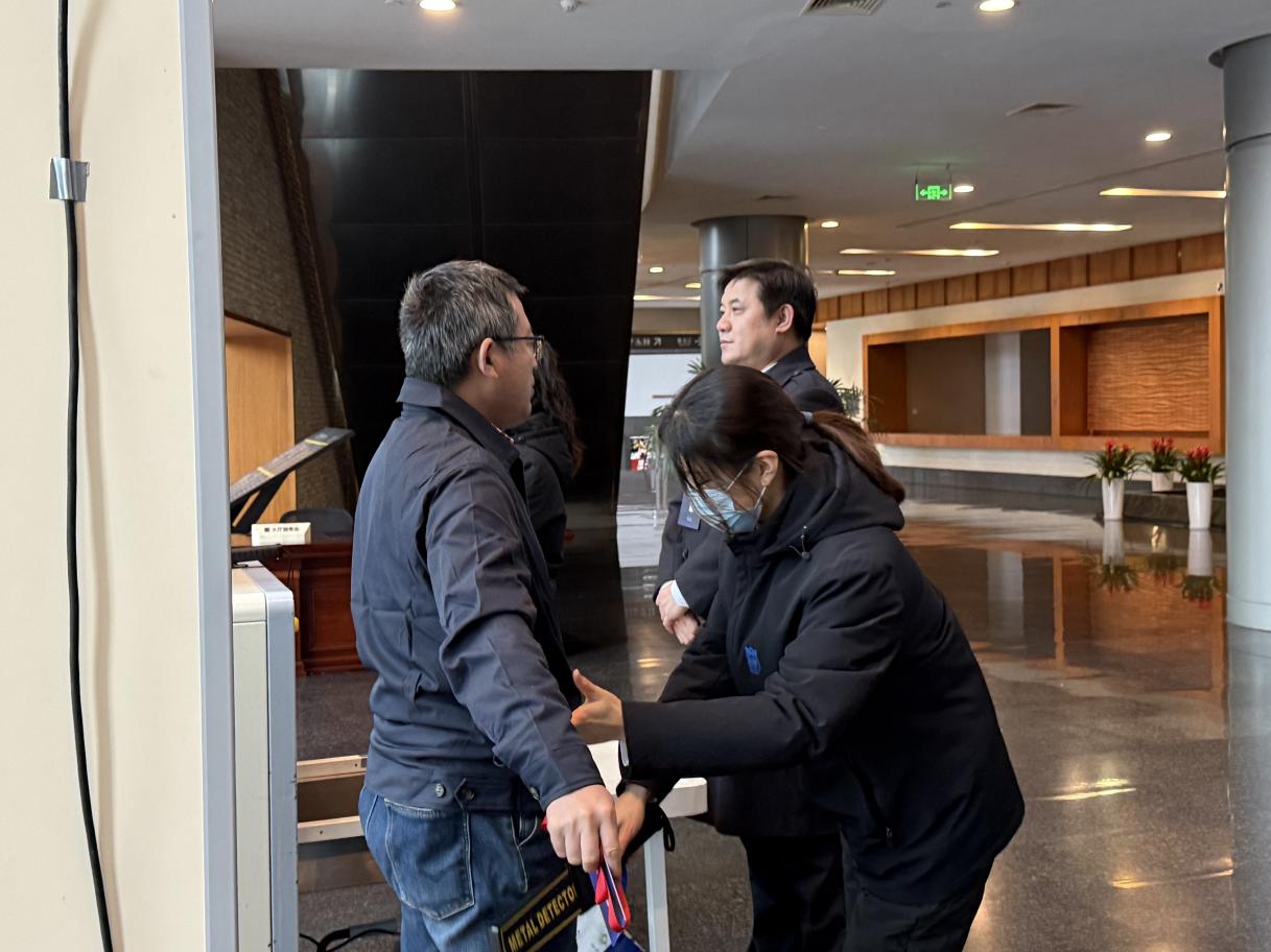 E:/25.12.10后 上傳網(wǎng)站留存/“安保鐵軍、硬核保障”2026系列報(bào)道一——科技引領(lǐng)未來(lái)，安全護(hù)航盛會(huì)/照片/79854b95b5929b8d99e14dd1fe9a271f.jpg79854b95b5929b8d99e14dd1fe9a271f